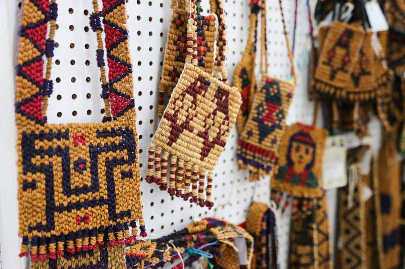 Cestería apalai: tejido tradicional con grafismos geométricos — Pará, Brasil