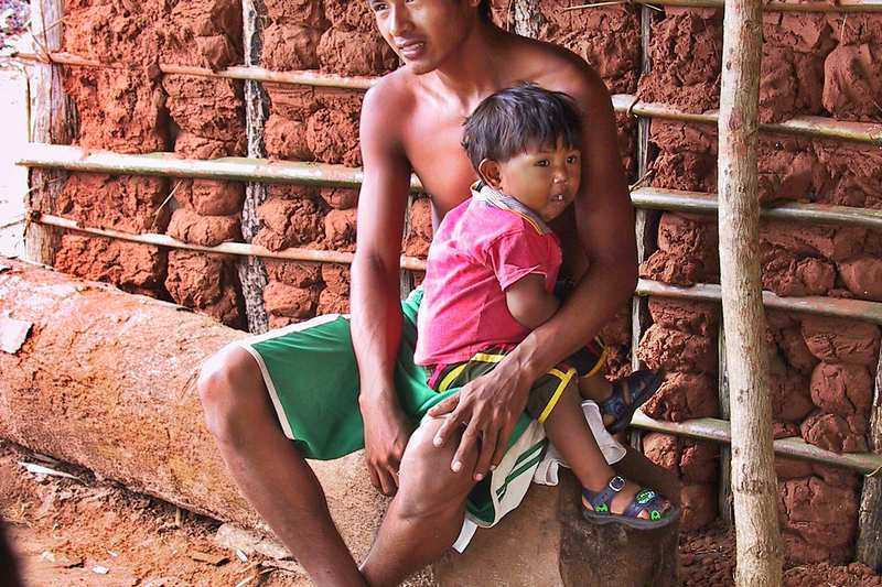 Familia apinajé: pueblo Apinajé en su territorio del Bico do Papagaio — Tocantins, Brasil
