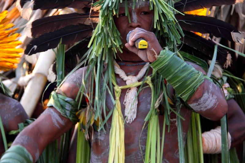 Vestimenta enawene-nawe: hombre del pueblo Enawene-Nawe del río Juruena — Mato Grosso