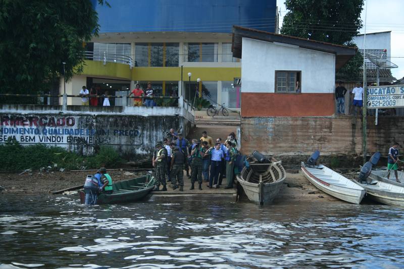 Paisaje galibi-marworno: río Oiapoque en frontera con Guayana Francesa — Amapá