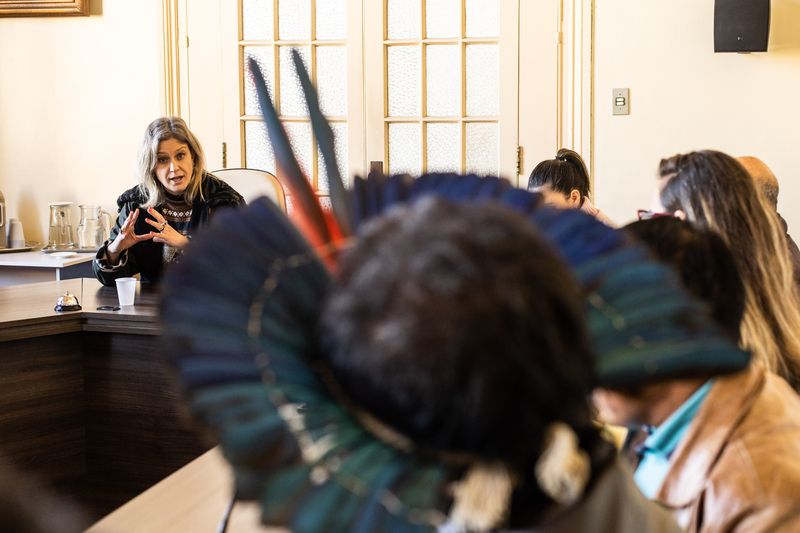 Ritual kaingang: cacique Pedro de la Aldeia Kaingang con liderazgo tradicional — Pelotas, RS