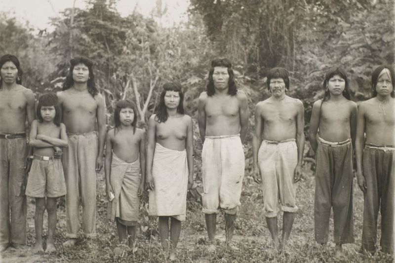 Ritual krahô: indígenas Krahô del valle del Tocantins en imagen histórica de 1955 — Brasil