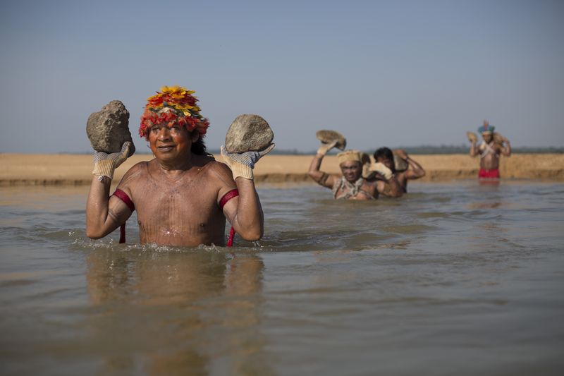 Paisaje munduruku: indígenas munduruku junto al río Tapajós en Itaituba — Pará, Brasil