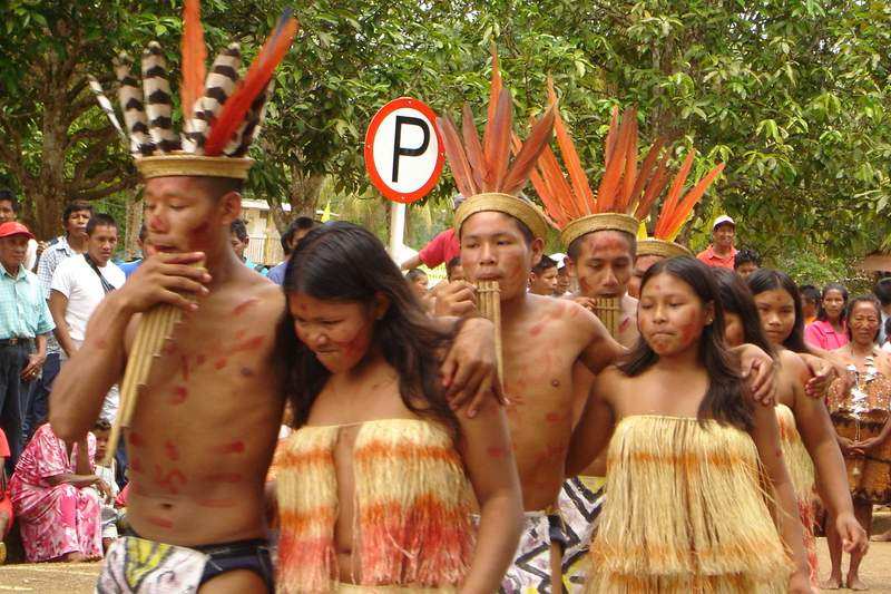 Baile tradicional Piratapuyo en Mitú, Vaupés — pueblo Tukano del río Uaupés