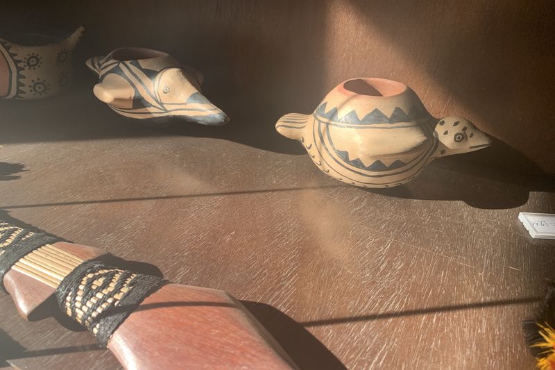 Cerámica wauja: panela con grafismos geométricos y zoomorfos — Alto Xingu, Brasil